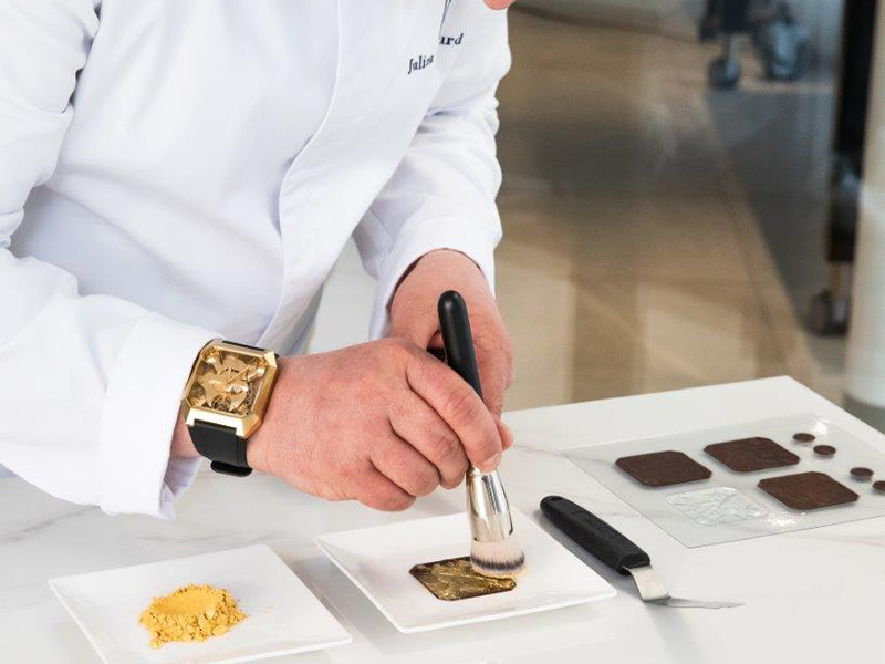 "ساعة فاخرة للأكل" تعرف على تفاصيل تعاون Bell & Ross مع الشيف جوليان دوغور